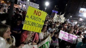 Marcharon por Neuquén en contra del ajuste en servicios para personas con discapacidad