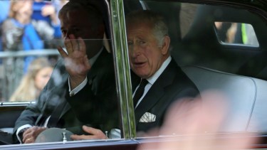 El rey Carlos III dejó su residencia en  Clarence House y los empleados serán despedidos.