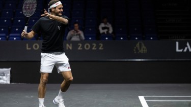Roger Federer entrena en Londres para llegar de la mejor forma posible a su último partido. 