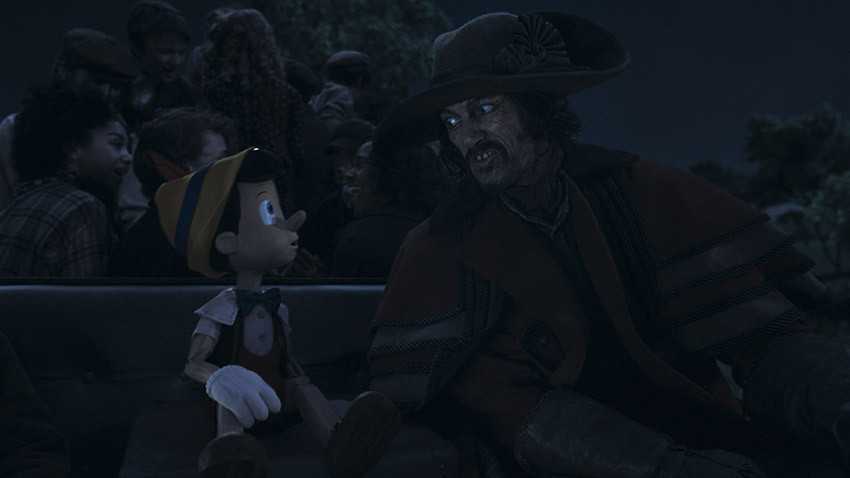 El temible Cochero, interpretado por Luke Evans en la cinta recientemente estrenada por la plataforma de Disney.