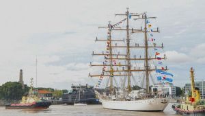 La Fragata Libertad logró cumplir su 50° viaje en medio del reclamo salarial de los remolcadores