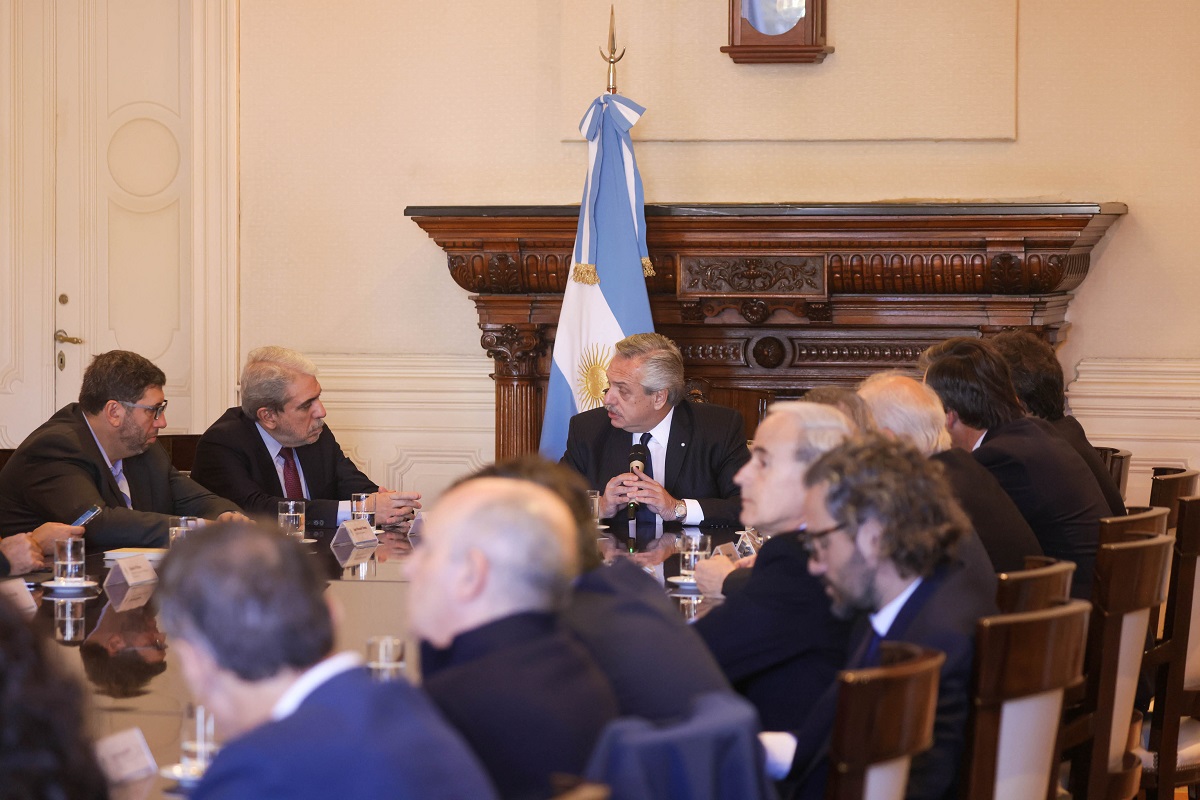 El presidente Alberto Fernández encabezó esta mañana una reunión de Gabinete en la Casa Rosada, convocada de urgencia anoche. Foto Télam.