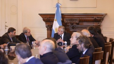 El presidente Alberto Fernández encabezó esta mañana una reunión de Gabinete en la Casa Rosada, convocada de urgencia anoche. Foto Télam.