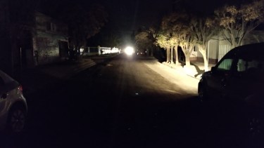 Las calles y casas de Godoy quedaron a oscuras en la noche del jueves. (Foto_gentileza)