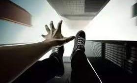 ¿Por qué soñamos que caemos al vacío o perdemos los dientes? El misterio de los sueños recurrentes