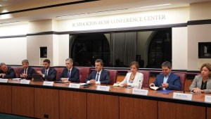 Sergio Massa anunció en Houston el lanzamiento del Plan Gas 5 y la ley para blindar el GNL