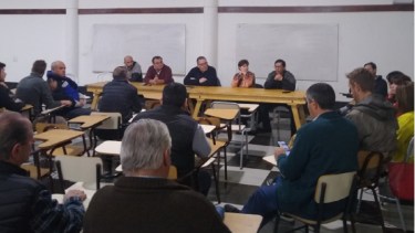 Entidades intermedias de Regina pidieron la renuncia de la ministro Betiana Minor. (Foto Néstor Salas)