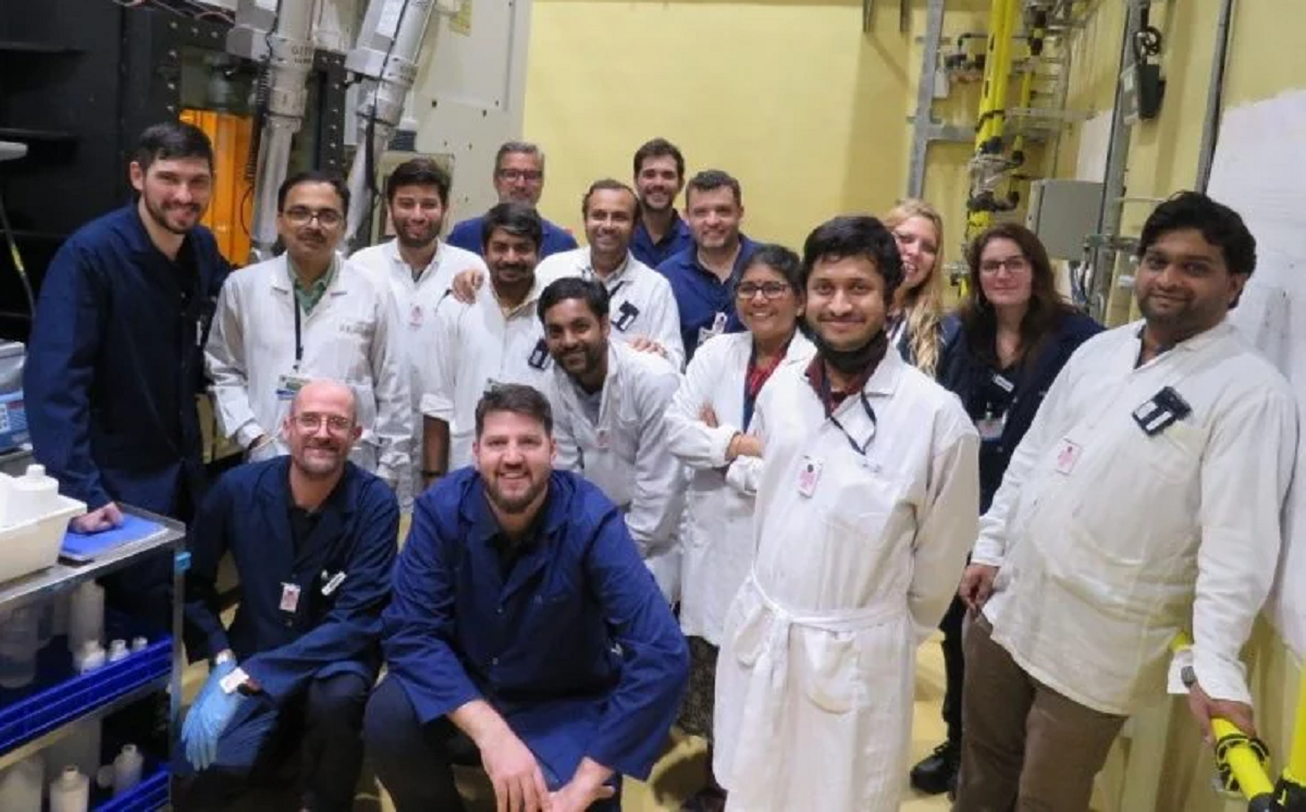 En la India, técnicos de Invap y la Cnea inauguraron una planta construida por científicos argentinos. Gentileza