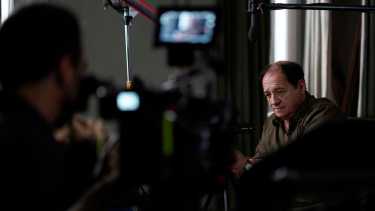 "Agradezco poder ser principiante de algo pero pudiendo utilizar tantos años de vida, teniendo la edad que tengo”, desliza Julio Chávez, de 66 años.