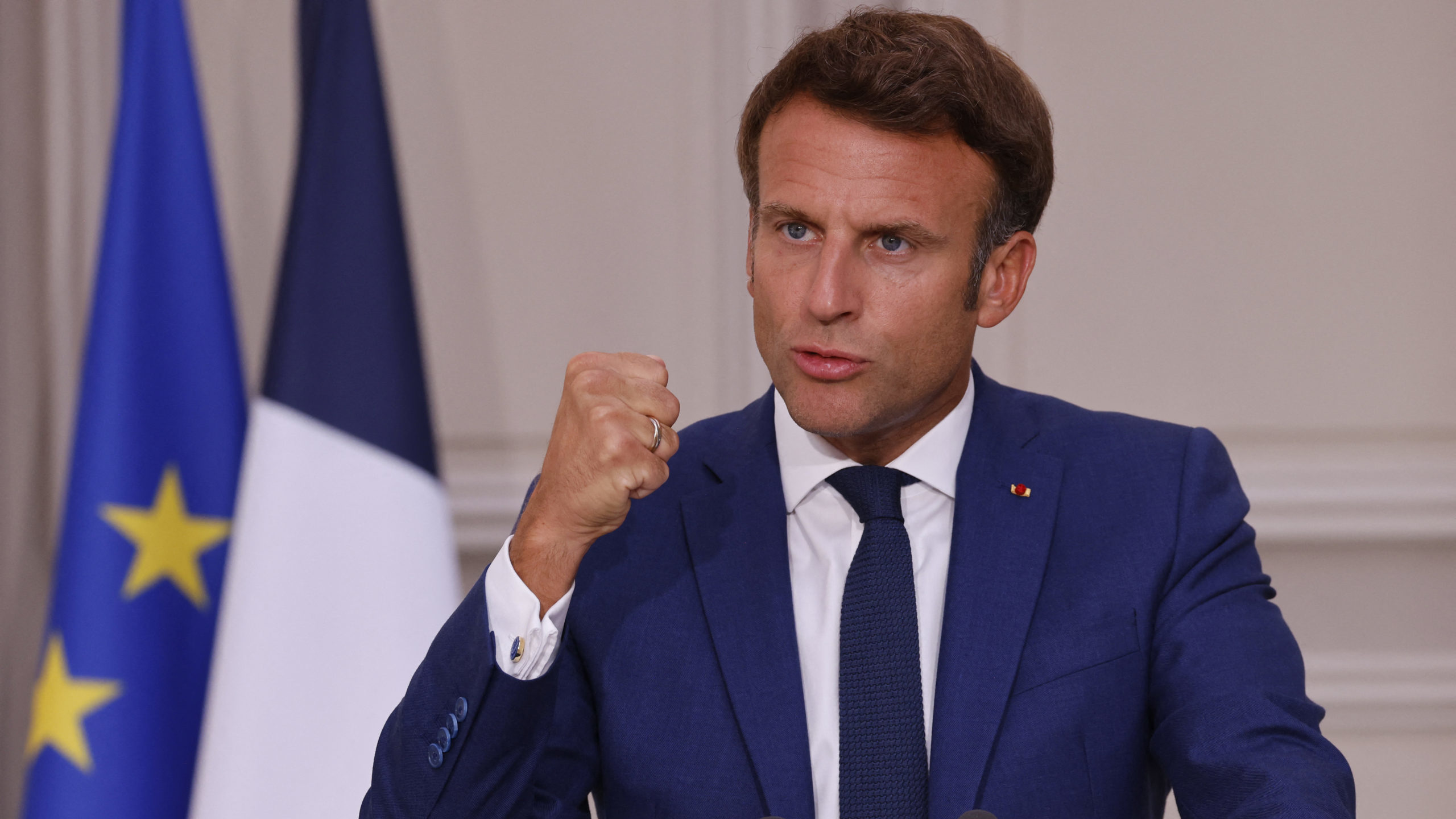 France's President Emmanuel Macron addresses media following a conference with Germany's Chancellor Olaf Scholz on the energy crisis via video link, at the Elysee presidential palace in Paris on September 5, 2022. (Photo by Ludovic MARIN / POOL / AFP)