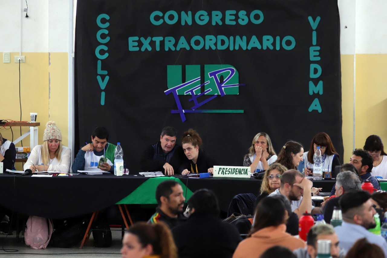 El Congreso se realizó en el SUM de la escuela del barrio San Martín y lo presidió Clara Busso. Foto: Marcelo Ochoa.