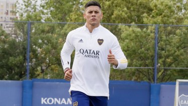 Después de cumplir una fecha de suspensión, el capitán Marcos Rojo regresa a la zaga de Boca.