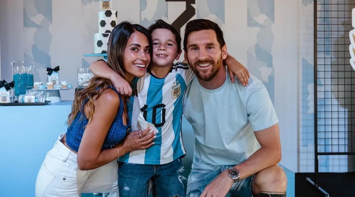 Mateo Messi ya demostró ser fanático de la Selección Argentina y de su papá, Lionel, en su último cumpleaños.-