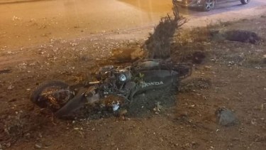 El motociclista está en terapia intensiva, mientras que el conductor de la camioneta resultó ileso. Foto: Twitter @MovilRigo