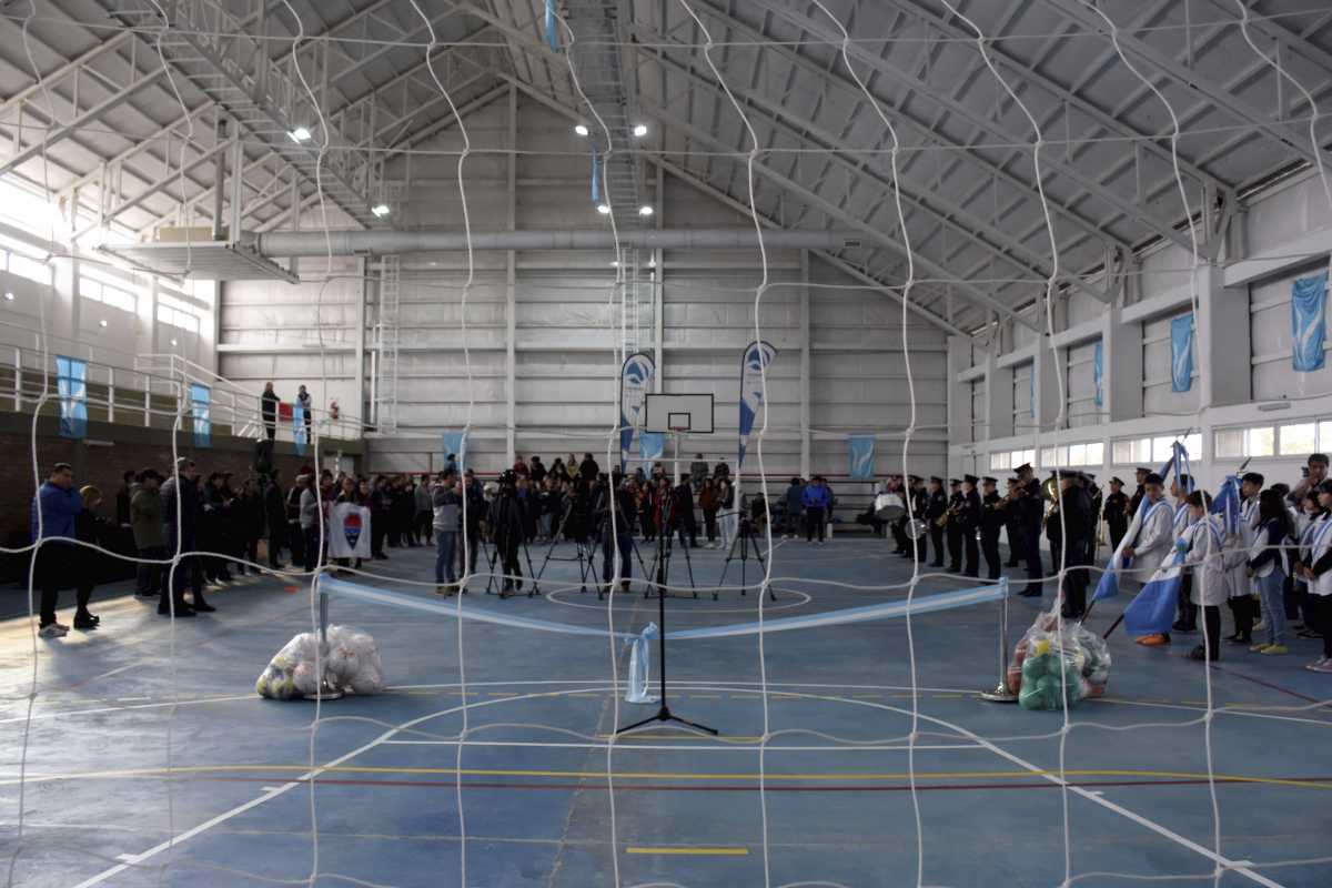La Sala de Actividad Física permitirá el deporte y competencia bajo cubierta en canchas reglamentarias de básquet, voley y futbol (foto Matías Subat)