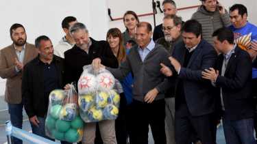El polideportivo fue inaugurado con equipamiento deportivo para las actividades fisicas que se desarrollarán en el lugar (foto Matias Subat)