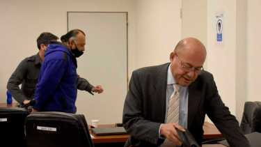 Codegoni es retirado de la sala de audiencias, luego de los alegatos. (Matías Subat)