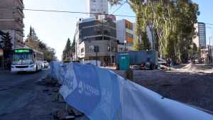 Más de $200 millones solo para comprar el pavimento para arreglar baches en Neuquén