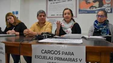 Desde ATEN señalaron que sería necesario duplicar los cargos, pero, por el momento, piden que se atiendan las necesidades de las zonas con más urgencias. (Foto Yamil Regules).-