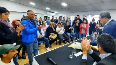 La apertura de sobres estuvo encabezada por el intendente de Viedma, Pedro Pesatti.