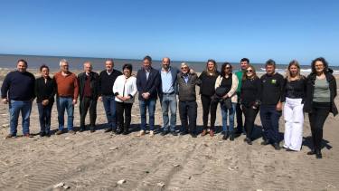 El acto se realizó en un parador frente a las costas del balneario El Cóndor, ubicado a 30 kilómetros de Viedma. Foto Gentileza.