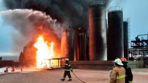 Incendio en la refinería de Plaza Huincul, cómo fueron las 10 horas de combate de los bomberos: «era como ver el infierno»
