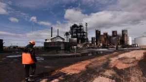 13 impactantes fotos: así quedó la refinería NAO de Plaza Huincul que se incendió tras una explosión