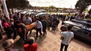 Dolor: multitudinaria despedida para los tres fallecidos en la explosión de la refinería NAO