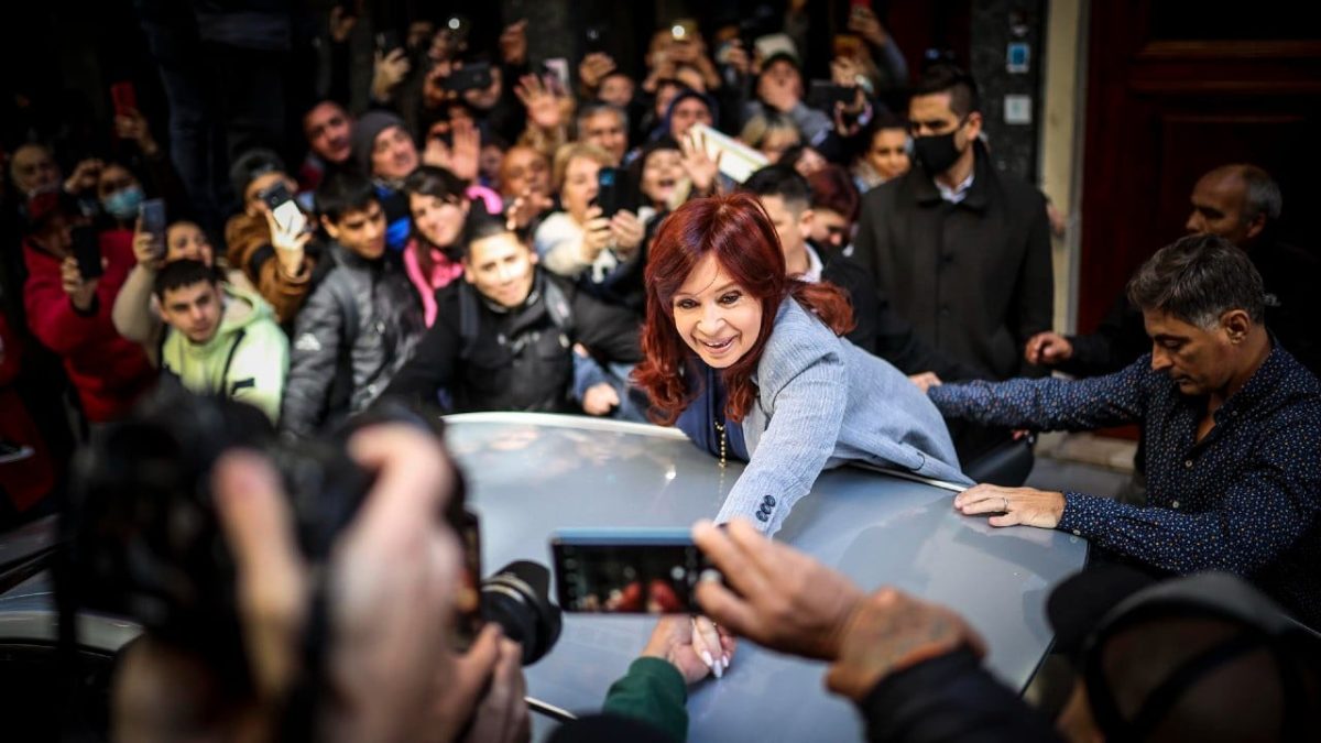 Cristina Fernández reaparecerá en público con su declaración este viernes, a tres semanas del intento de asesinato en su contra.-