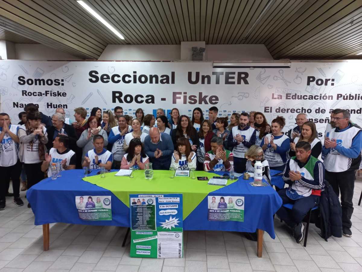 Los dirigentes de distintos puntos de la provincia llegaron a Roca a respaldar a los candidatos de la lista Azul Arancibia. (foto: Luis Leiva)
