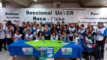 Los dirigentes de distintos puntos de la provincia llegaron a Roca a respaldar a los candidatos de la lista Azul Arancibia. (foto: Luis Leiva)