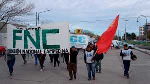 Puesteros de Roca marcharon por tierras y servicios básicos para producir