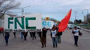 Puesteros de Roca marcharon por tierras y servicios básicos para producir