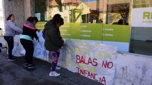 Guerra narco: tras varios cruces, madres de la Escuela 357 irán a reunión con el Gobierno de Río Negro