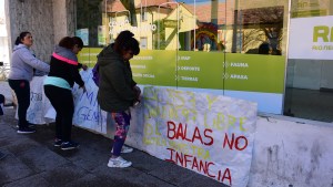 Guerra narco: tras varios cruces, madres de la Escuela 357 irán a reunión con el Gobierno de Río Negro