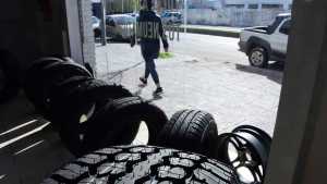 Los neumáticos son baratos en Chile pero traerlos puede costar caro