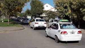Los taxis en Centenario aumentarán las tarifas antes de fin de año