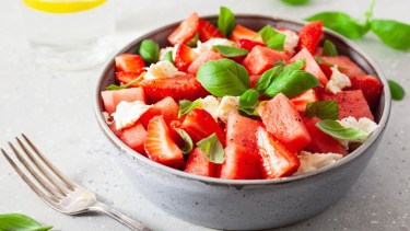 De “smoothies” a ensaladas, cosas para disfrutar ahora que explotan las frutillas