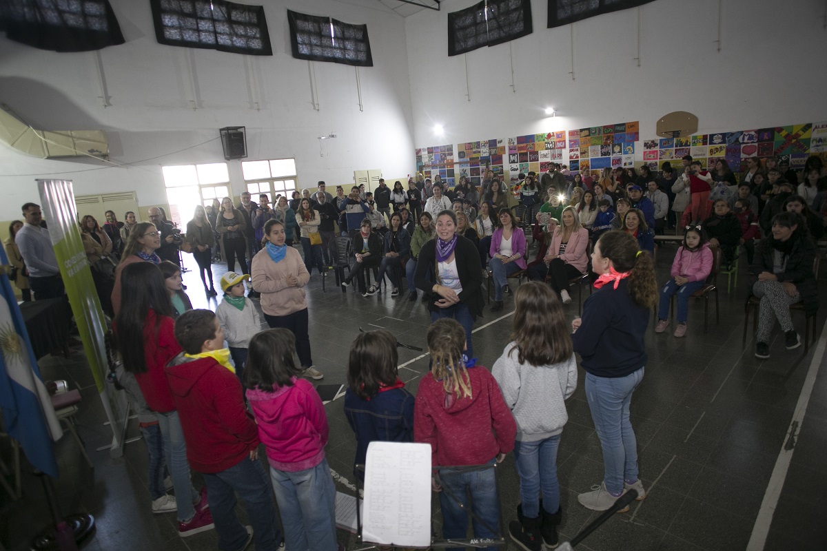El Coro Infantil de Viedma se presentó durante la puesta en marcha del programa educativo. Foto: Pablo Leguizamon.