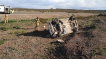 Imagen de Volcaron dos autos en la Ruta 237, en uno viajaba una pareja de turistas