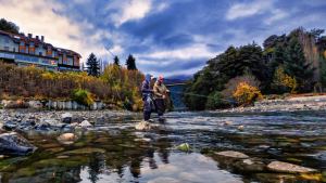 Apertura de la temporada de pesca en el Correntoso: en la desembocadura del río más corto