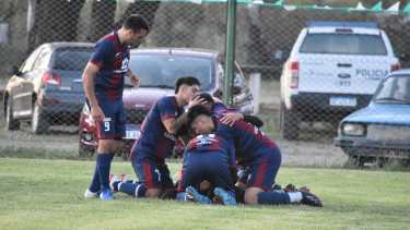 El Norte sumó gran triunfo contra Juventud Agraria en Algarrobo. (Foto: Jorge Tanos)
