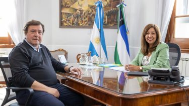 Un viejo encuentro en Viedma, en octubre de 2022. Hoy la transición se cumple con notas y con representantes.  Foto Archivo