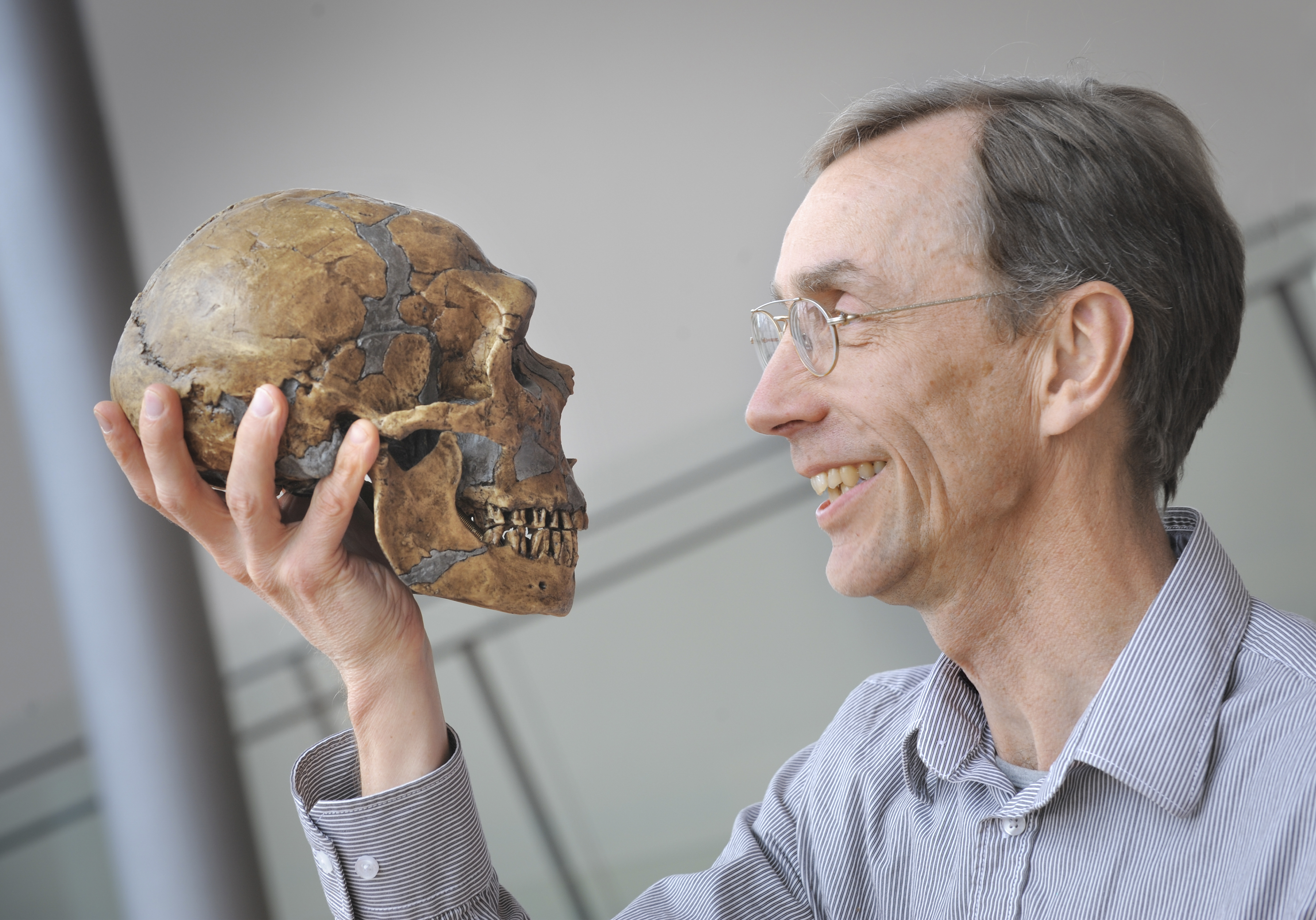 Pääbo y un equipo de investigadores anunciaron en 2020 la presencia de una porción particular de ADN, heredada del hombre de Neandertal, entre los enfermos más graves de covid-19.