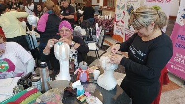 Crean pelucas para paciente oncologicos en Cipolletti. Foto: gentileza