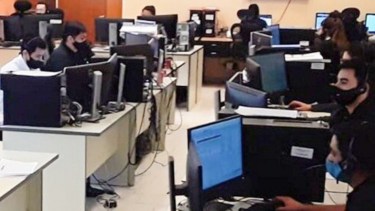 La policía de Neuquén recibe más de 400 llamados diarios, algunos requerimientos son peculiares y deben aclarar que la linea es solo para emergencias. Foto: Facebook Neuquén Informa.