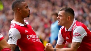 Arsenal ganó el clásico de Londres y se afirma en la cima de la Premier League