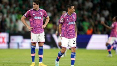 Di María pidió el cambio a los 23 minutos del primer tiempo y encendió las alarmas en la Selección. (AP Photo/Ariel Schalit)
