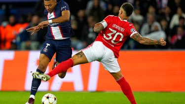 Otamendi fue titular en el elenco portugués. (AP Photo/Francois Mori)