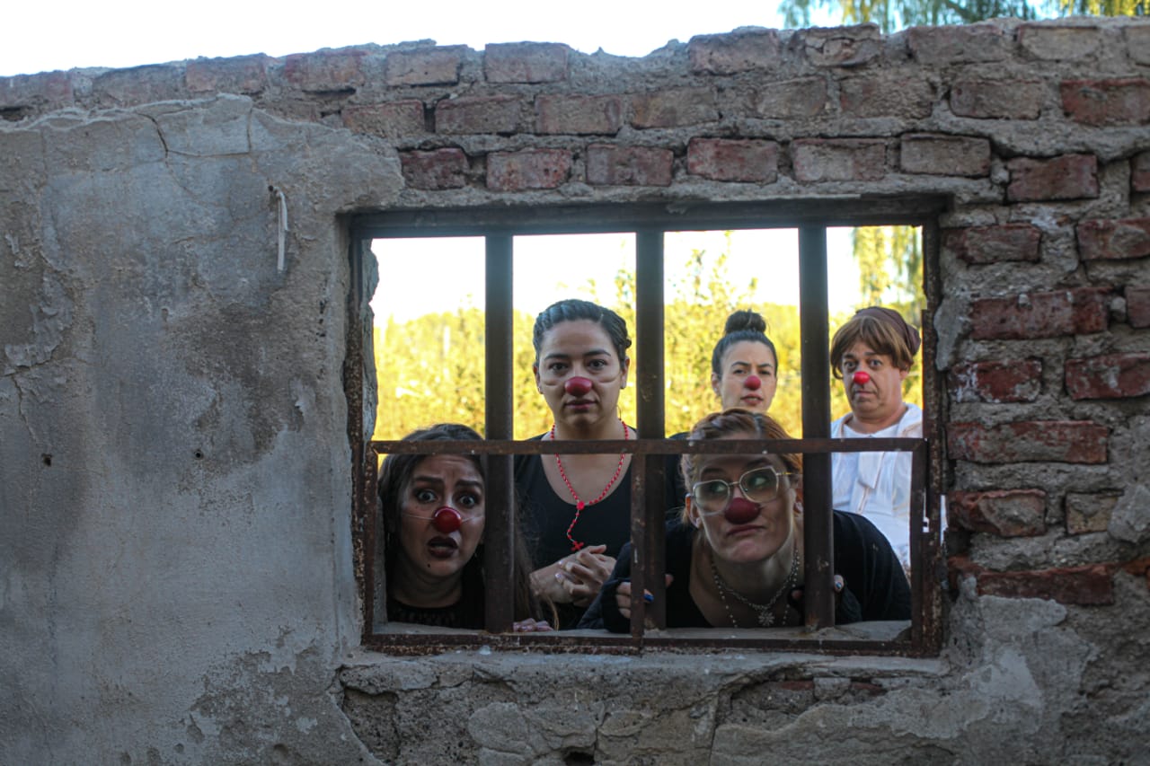 Este sábado, a las 22, en Ámbito Histrión, vuelve a escena esta versión clown de "La casa de Bernarda Alba", de Federico García Lorca.